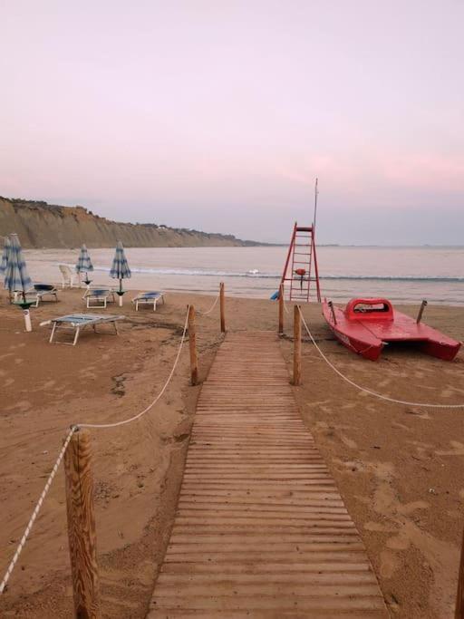 passerella spiaggia - Porto Empedocle